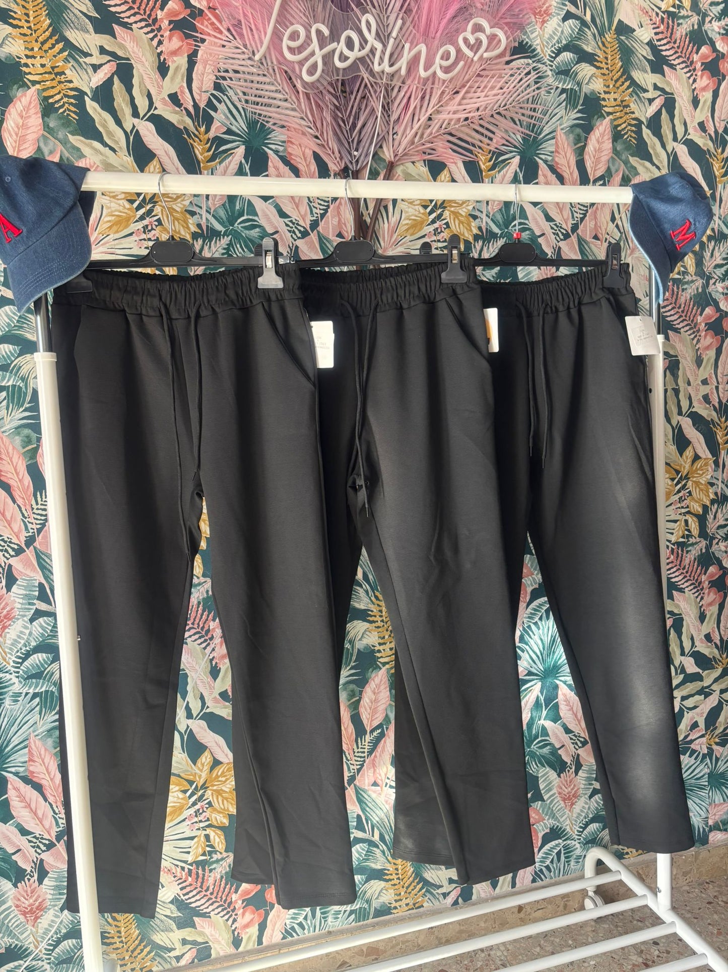 Pantalone nero semplice
